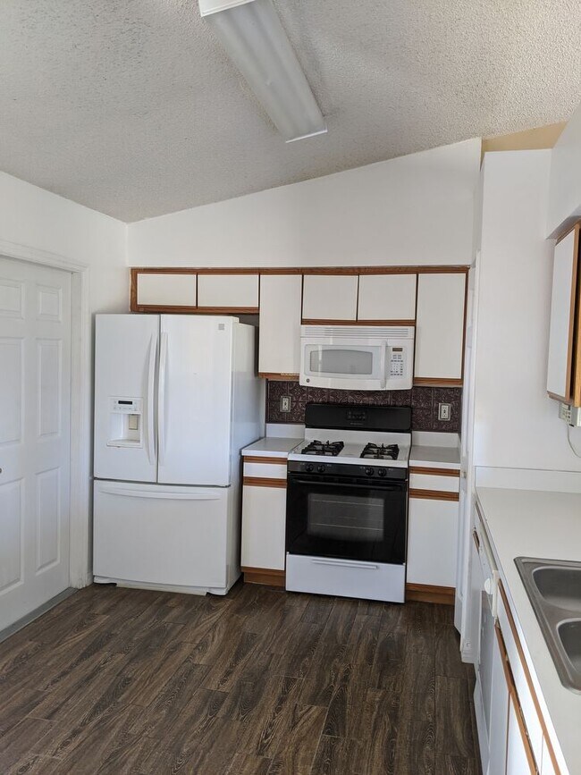 Foto del edificio - 15461 Margaux Dr