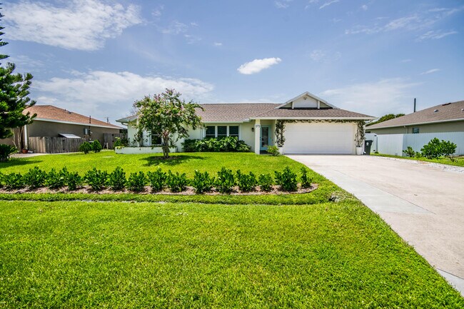 Foto del edificio - 272 SW Fairchild Ave