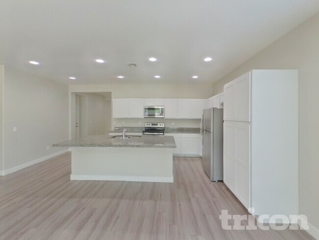 Foto del edificio - 2615 E Danbury Rd