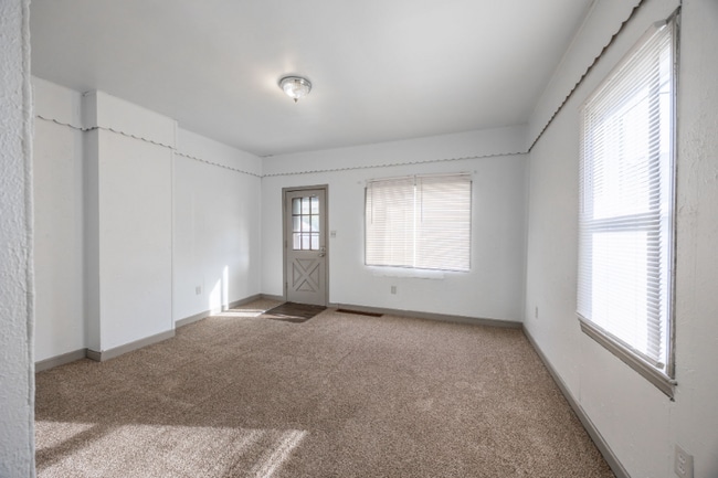 Building Photo - 308 Menoher Wy