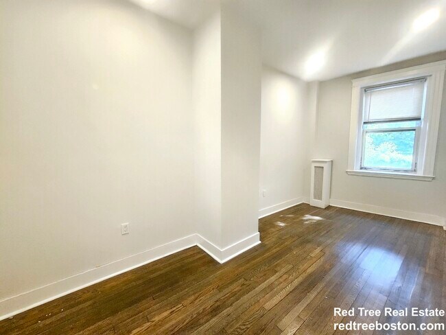 Building Photo - 207 Park Dr