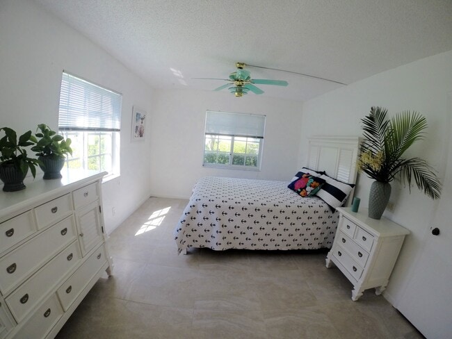 Building Photo - 770 SE 2nd Ave