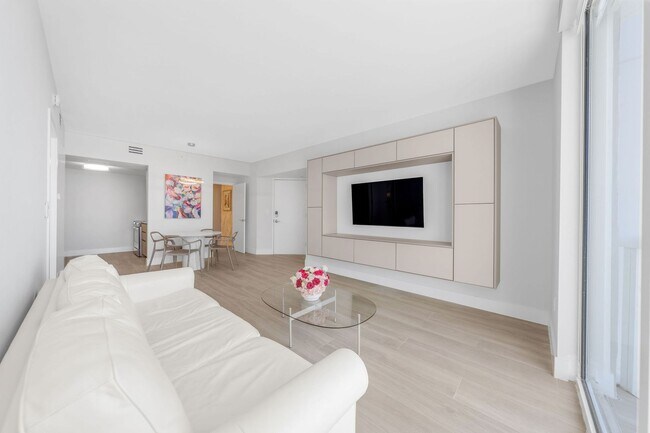 Foto del edificio - Luxurious Oceanfront Living | Fully Furnished Condo at Akoya Miami Beach - Rent Until January 15t...