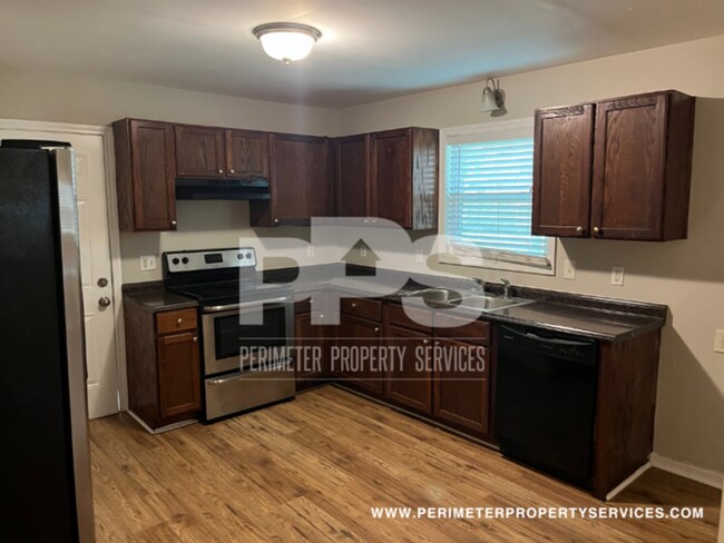 Building Photo - Newly Renovated Unit!! Come visit today!!