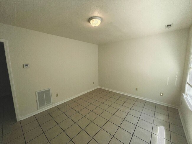 Building Photo - SHJ08 - 104 Guyton Loop