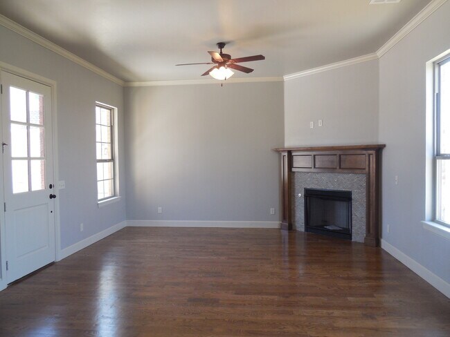 Foto del edificio - Gorgeous Three Bedroom/Two Bathroom in the...
