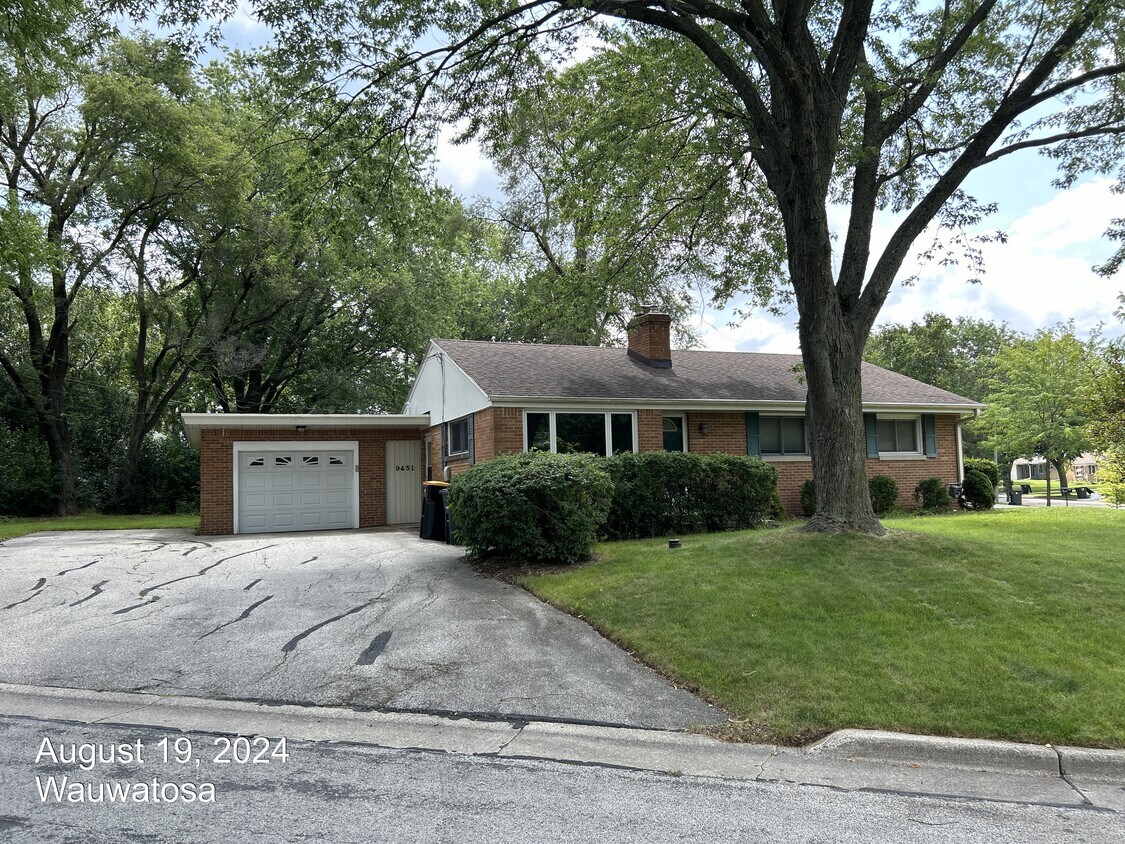 Primary Photo - 9431 W Marion St