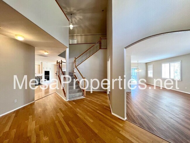 Building Photo - 3045 S Buena Vista Ave