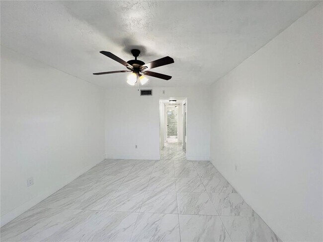 Foto del edificio - 7300 NW 17th St