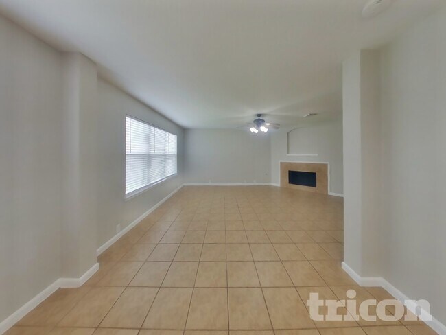 Foto del edificio - 2744 Woodspring Forest Dr
