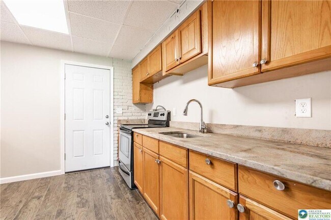 Foto del edificio - 1240 Pembroke Rd