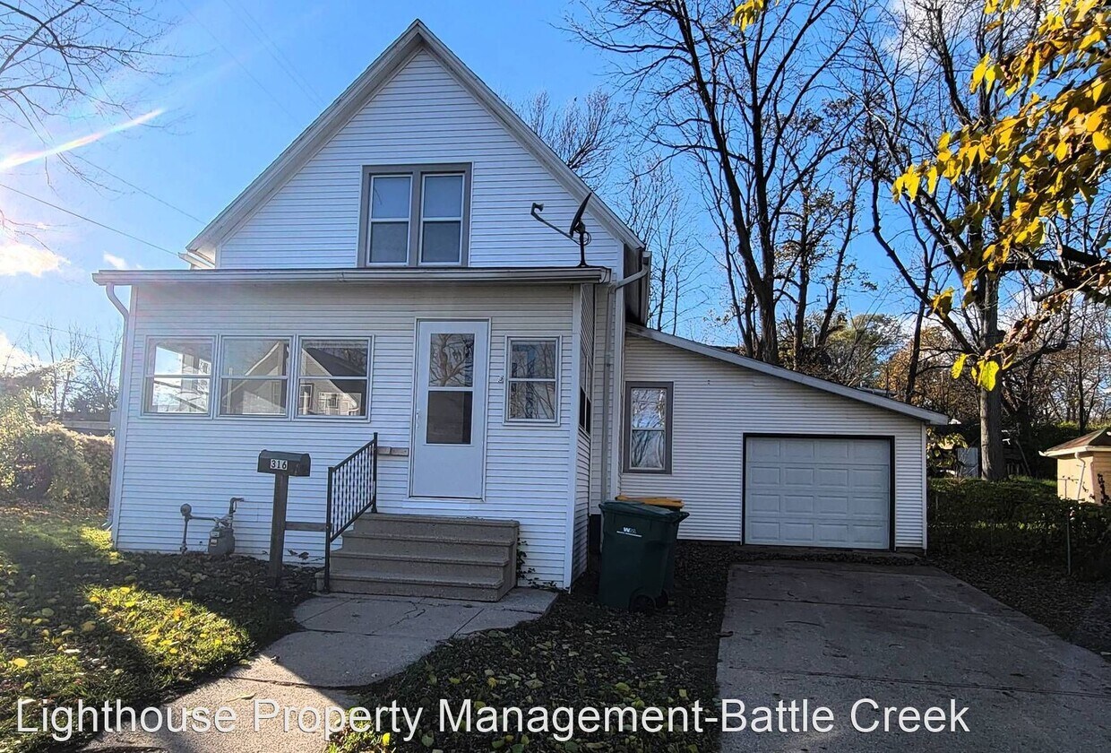 3 br, 1 bath House 316 Meachem Ave House for Rent in Battle Creek