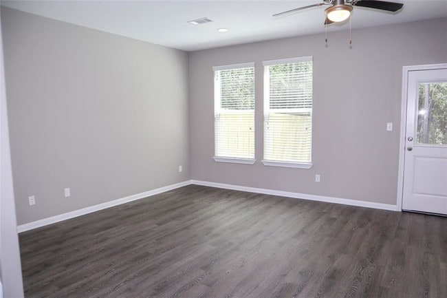 Building Photo - 118 Artesian Way