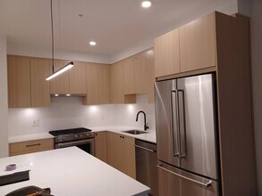 Building Photo - 2771 Montrose Av