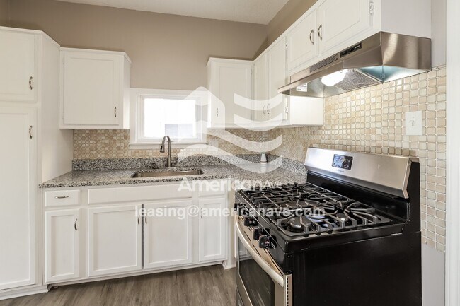 Foto del edificio - 136 N White Ave