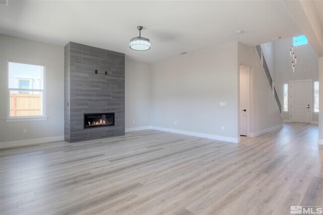 Building Photo - 258 Commodore Dr