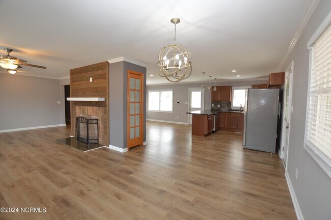 Building Photo - 1008 Schall Pl