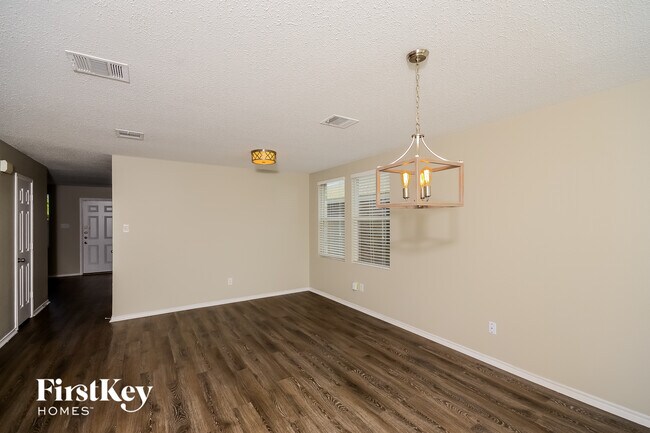 Building Photo - 313 Butch Cassidy Dr