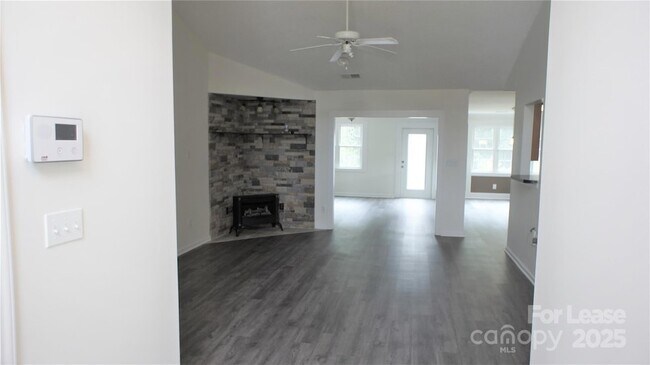Foto del edificio - 2309 Ivy Run Dr