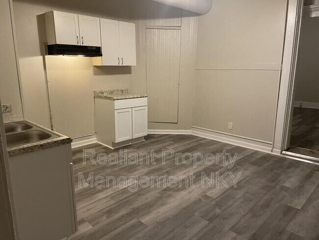 Foto del edificio - 336 W 8th St