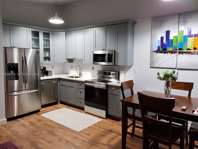 Foto del edificio - 4780 NW 102nd Ave