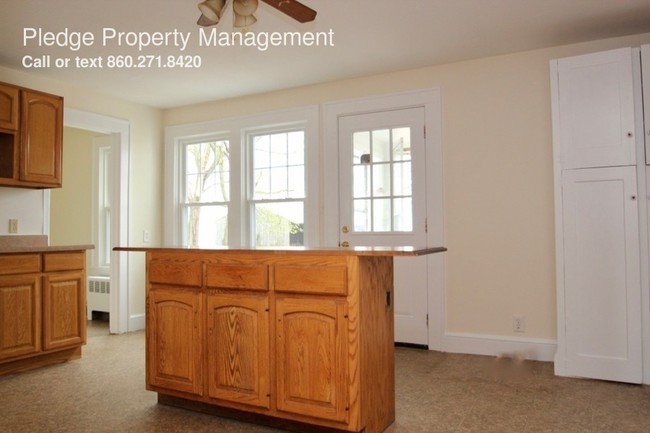 Building Photo - 1402 Trumbull Hwy