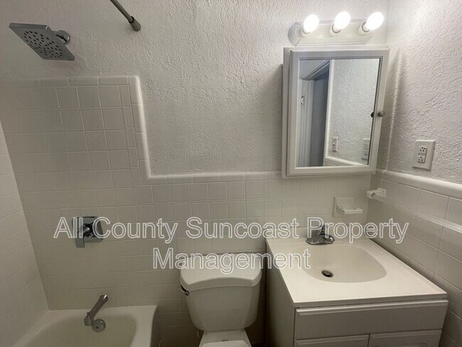 Building Photo - 1441 28th Ave N