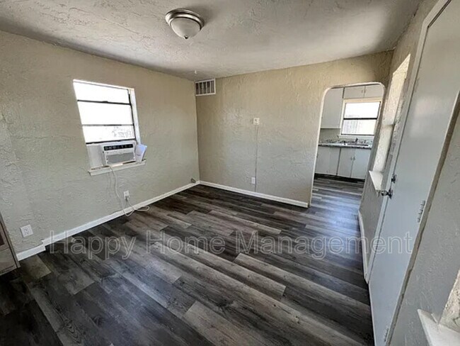 Foto del edificio - 1113 Aztec Rd NW