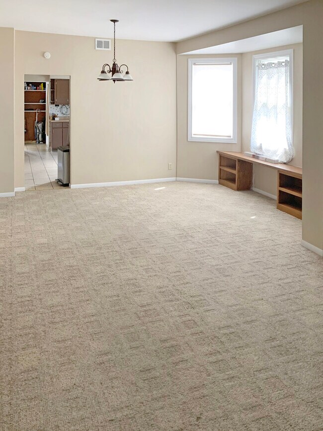 Building Photo - 532 Hannah Ave