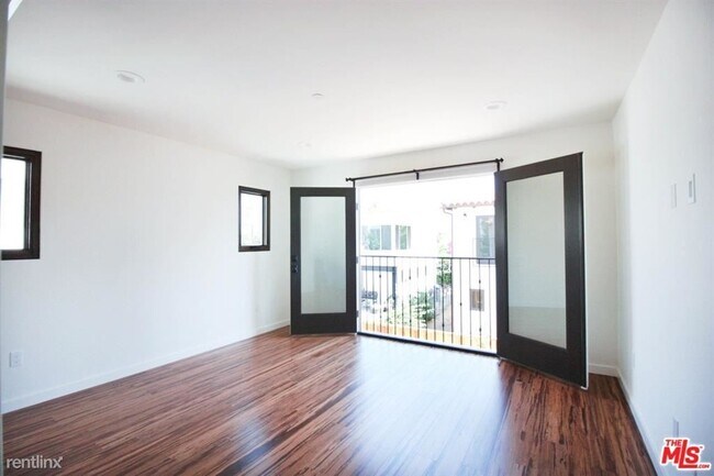 Building Photo - 3 br, 2.5 bath House - 2050 Butler Ave