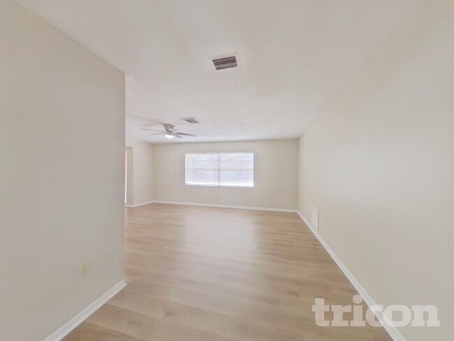 Building Photo - 2290 Colonial Dr