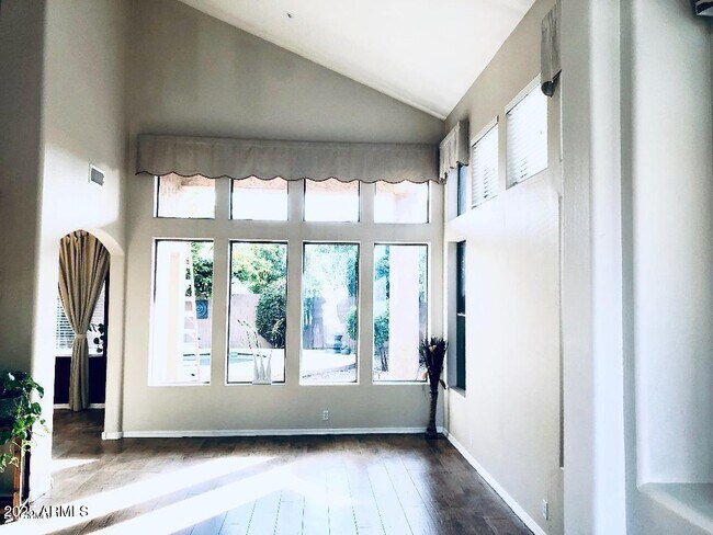Foto del edificio - 7657 E San Fernando Dr