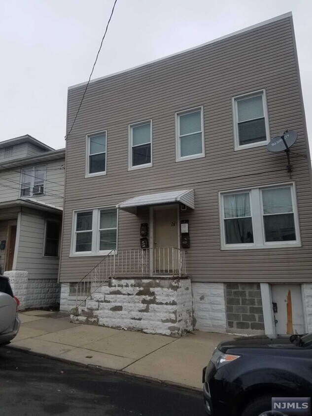 57 Tappan St Unit 1L, Kearny, NJ 07032 Room for Rent in Kearny, NJ