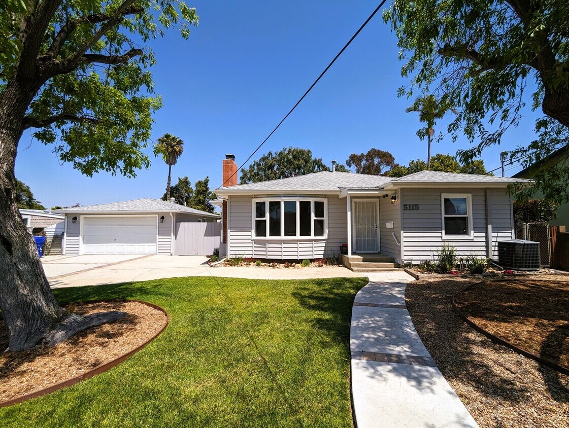Primary Photo - Beautifully Remodeled 4 bed / 3 bath in th...