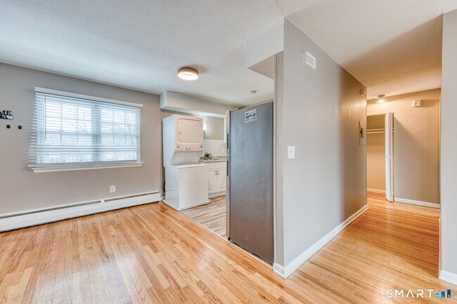 Foto del edificio - 66 Beths Ave