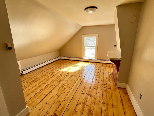 Building Photo - 50 N Main St