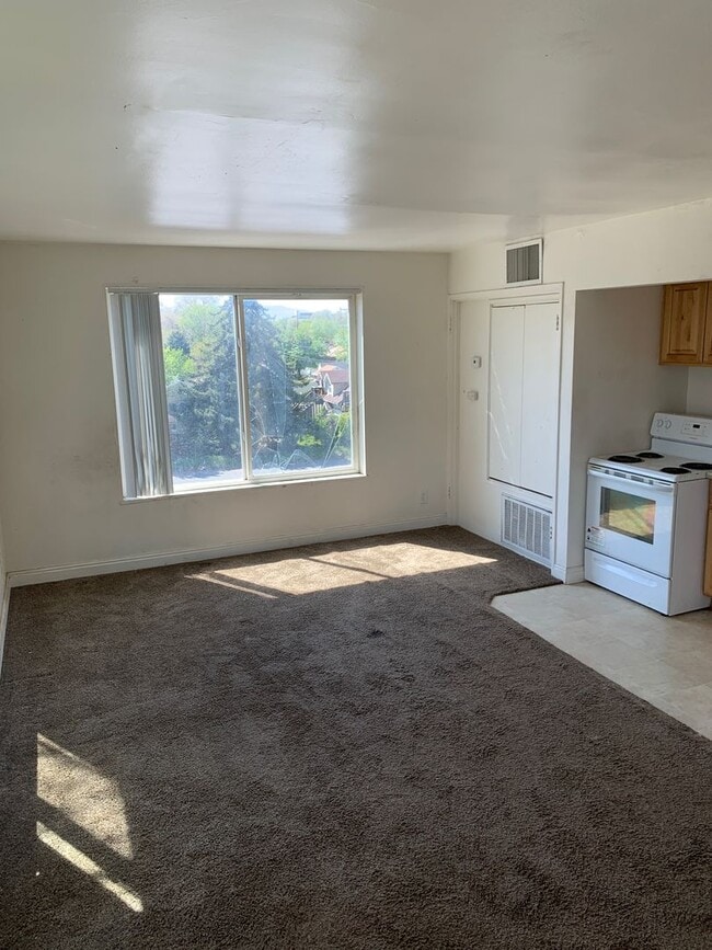 Building Photo - Studio apartment ONLY $995 !!