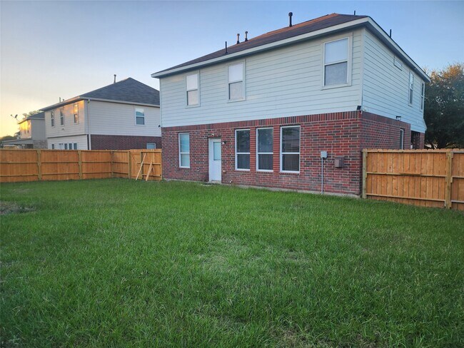 Foto del edificio - 19215 Brook Village Rd