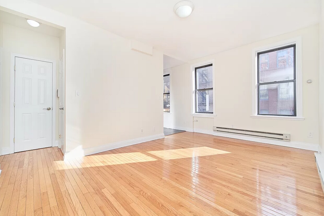 Primary Photo - 275 Mott St