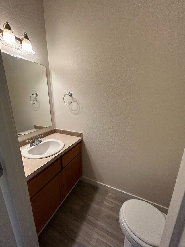 Foto del edificio - Beautifully Renovated 3 Bedroom Townhome i...