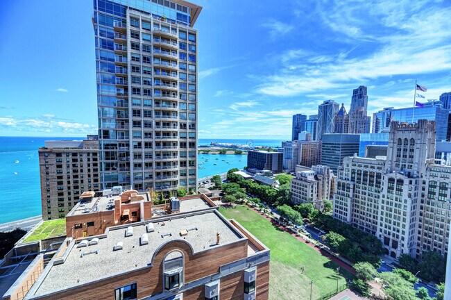 Foto del edificio - 222 E Pearson St