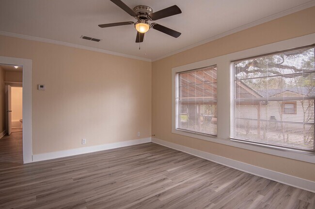 Foto del edificio - 308 Kelley Blvd