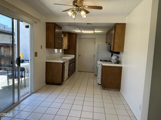 Building Photo - 1032 Royal Oaks Dr