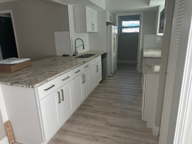 Foto del edificio - 3BR/2BA Pool Home with 2-Car Garage in St. Petersburg!