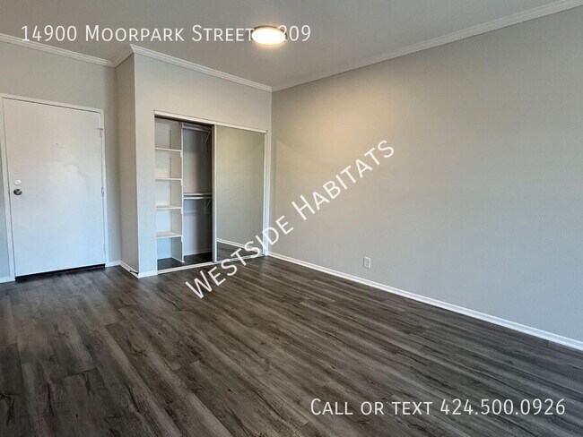 Foto del edificio - 14900 Moorpark St