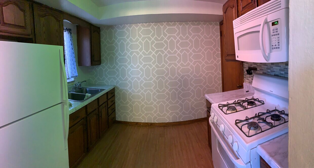 Kitchen - 212 Lynnwood Dr