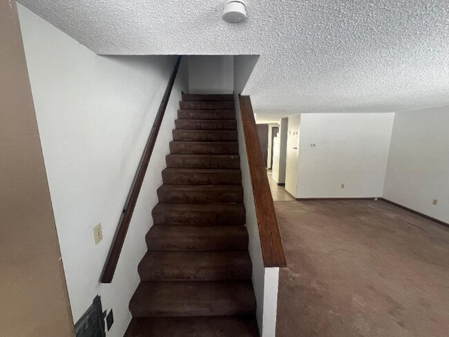 Building Photo - 33 Glen Eagle Dr