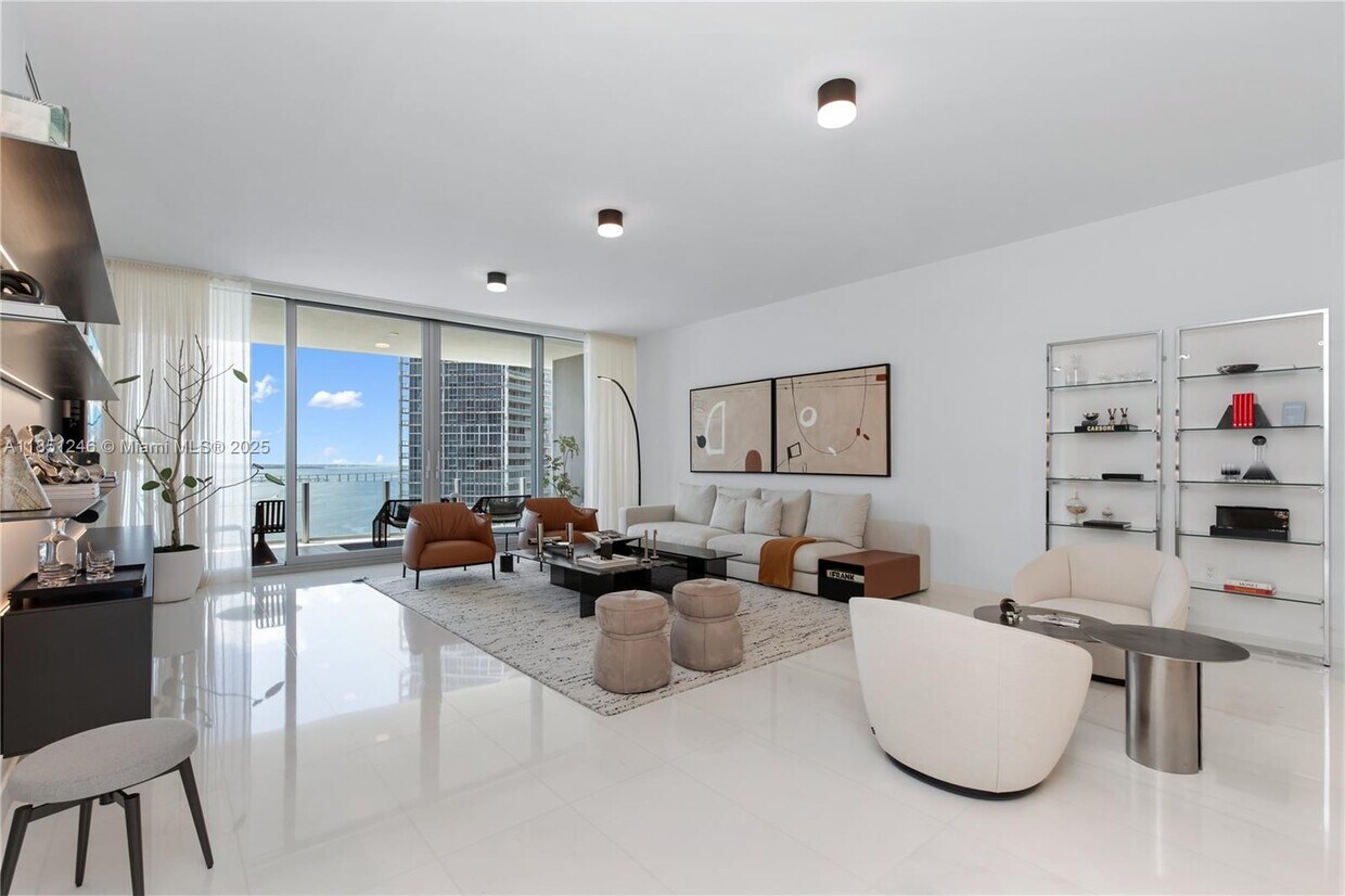 Primary Photo - 300 Biscayne Blvd Way