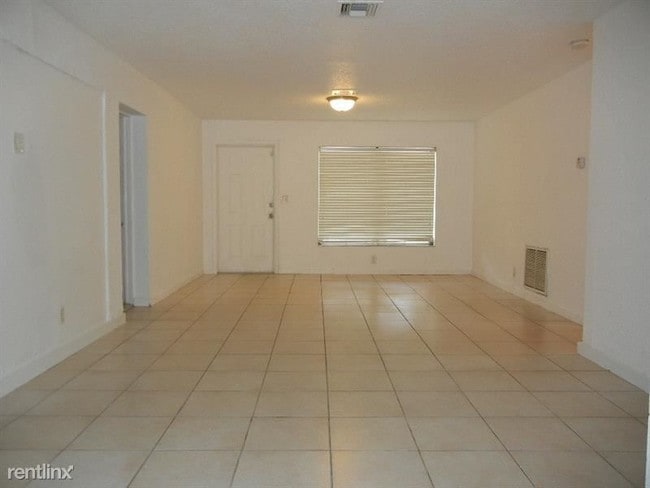 Building Photo - 3 br, 2 bath House - 2748 SW 46th Ct