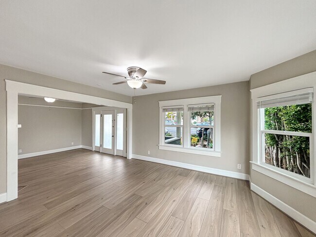 Building Photo - Charming 2BD/1BA Condo in University Heigh...
